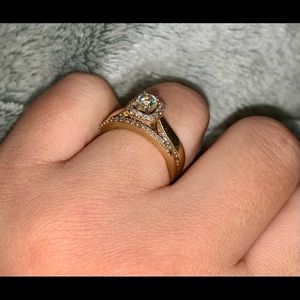 Beautiful 14 YG Wedding Ring Set